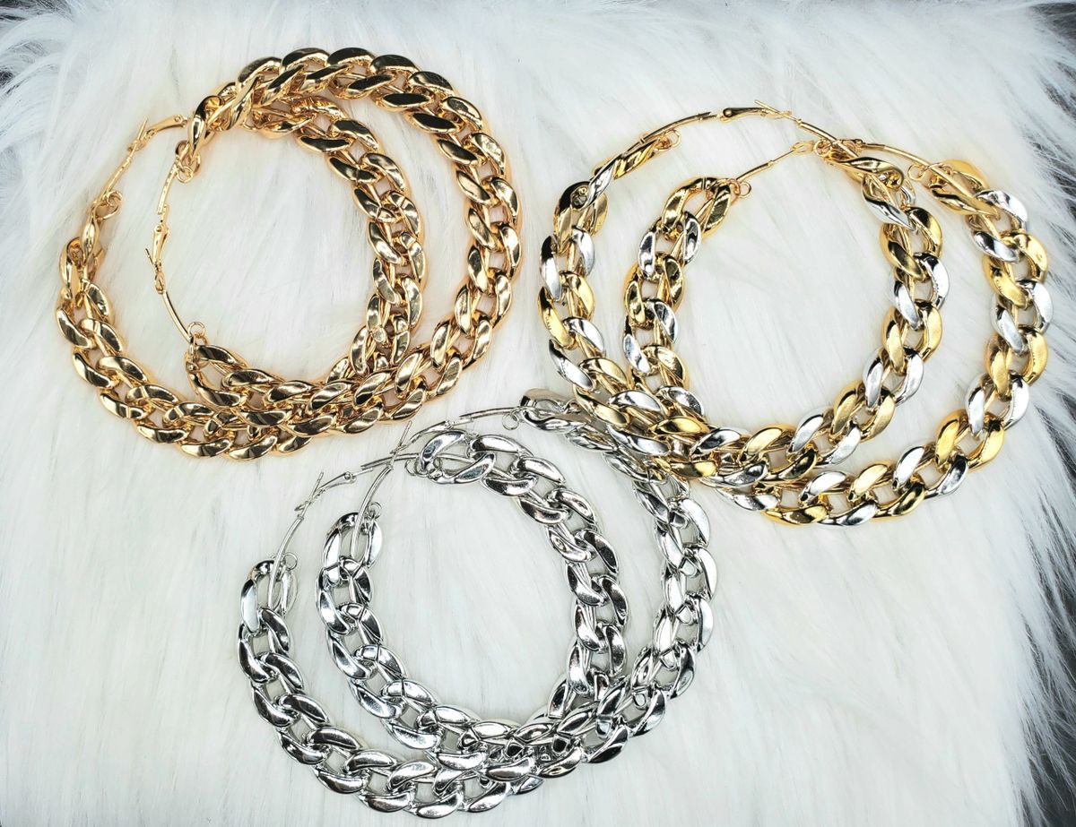 You Got It Twisted hoop earrings