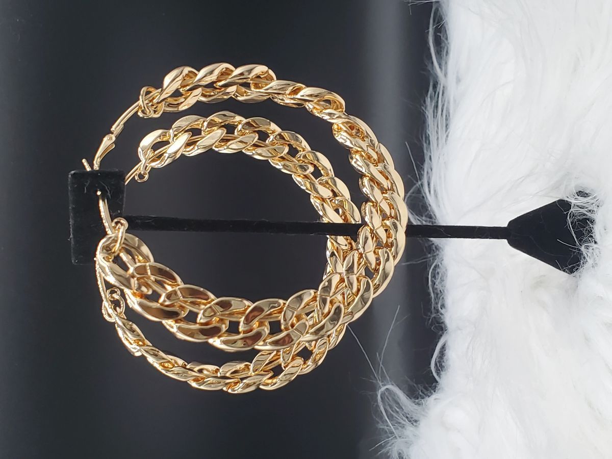 You Got It Twisted hoop earrings
