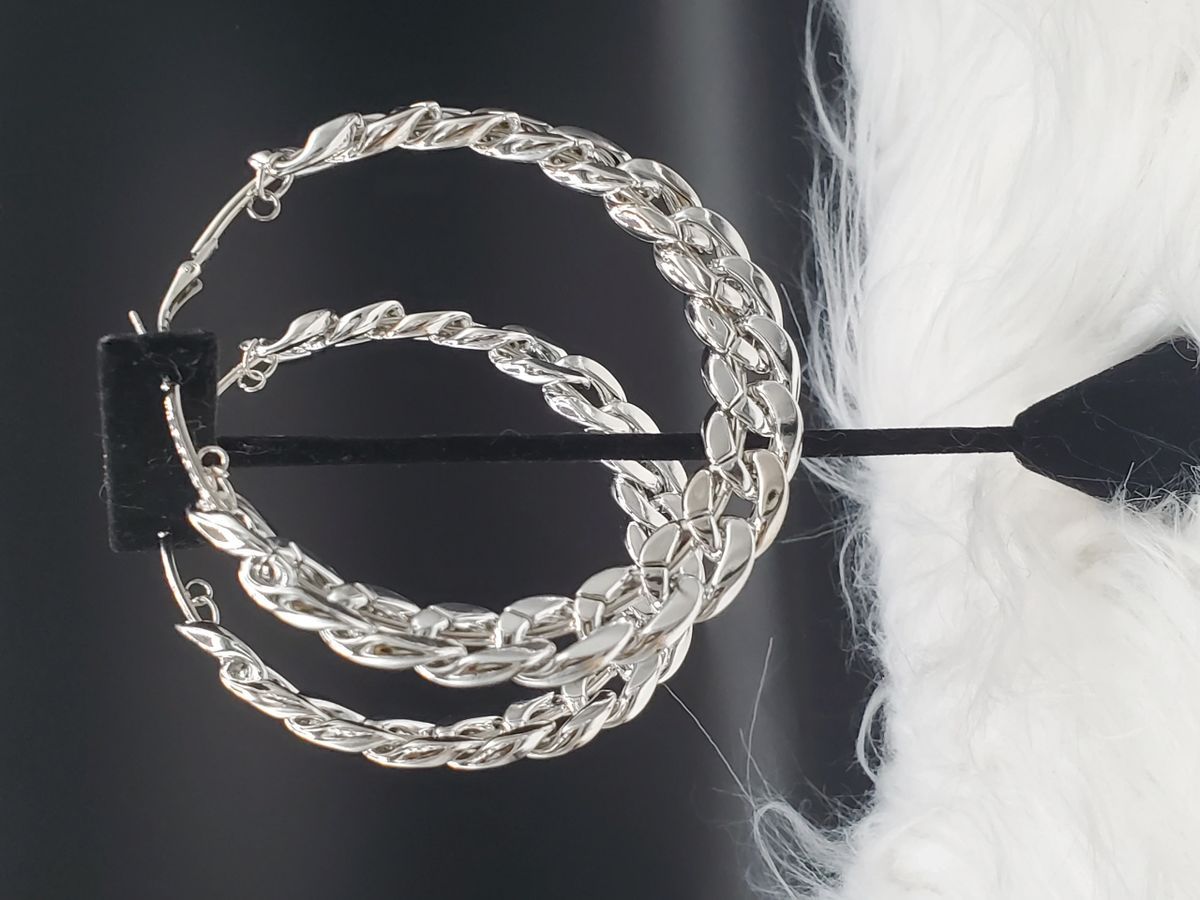 You Got It Twisted hoop earrings