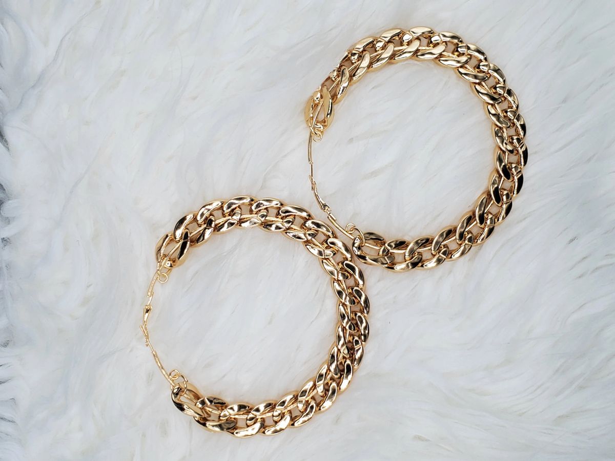You Got It Twisted hoop earrings