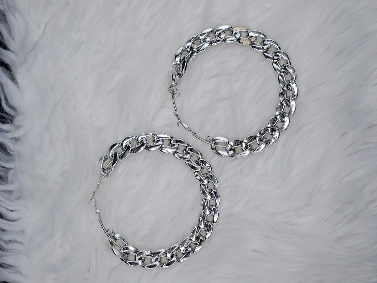 You Got It Twisted hoop earrings
