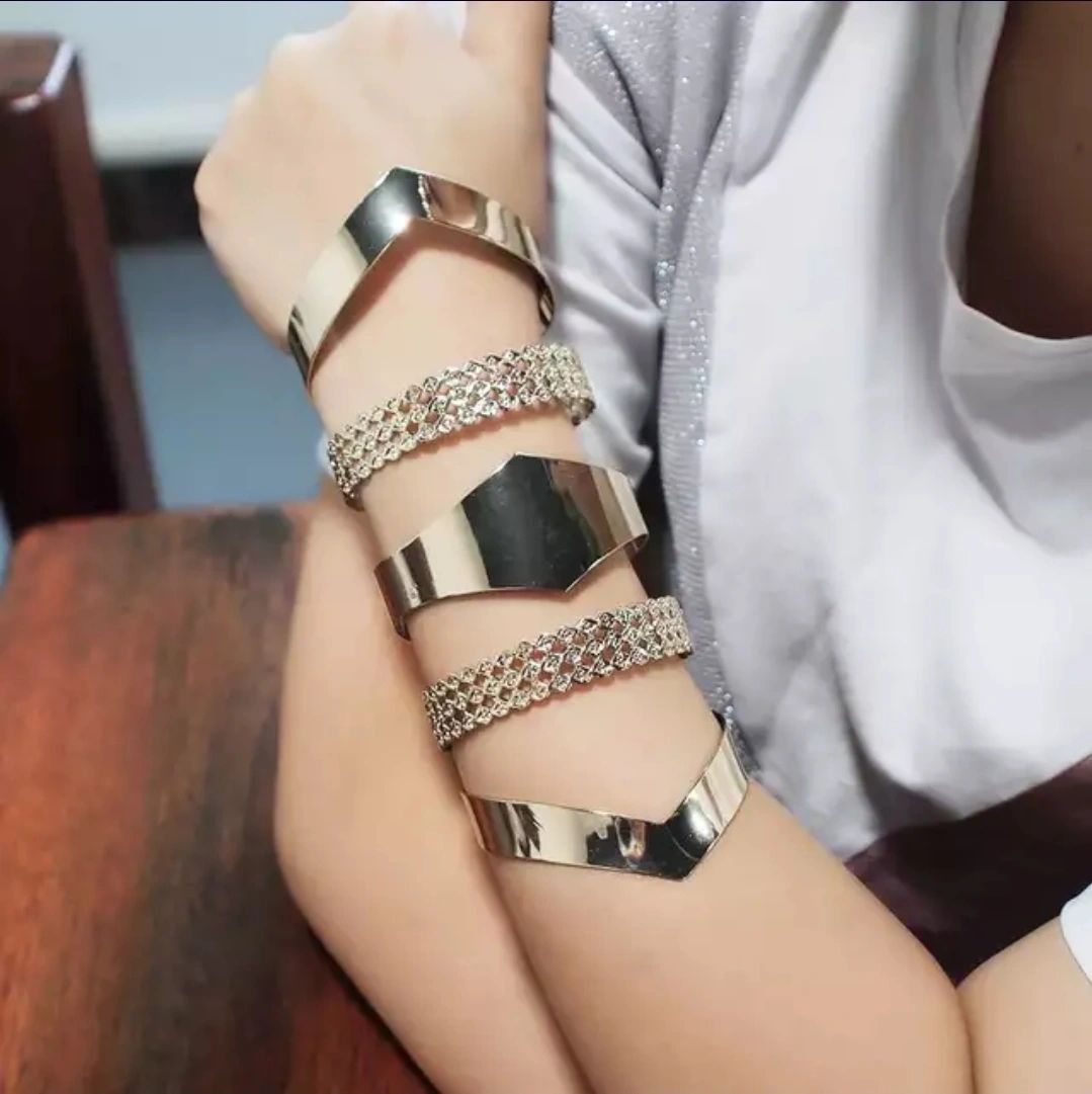 Arrowhead cuff bracelet